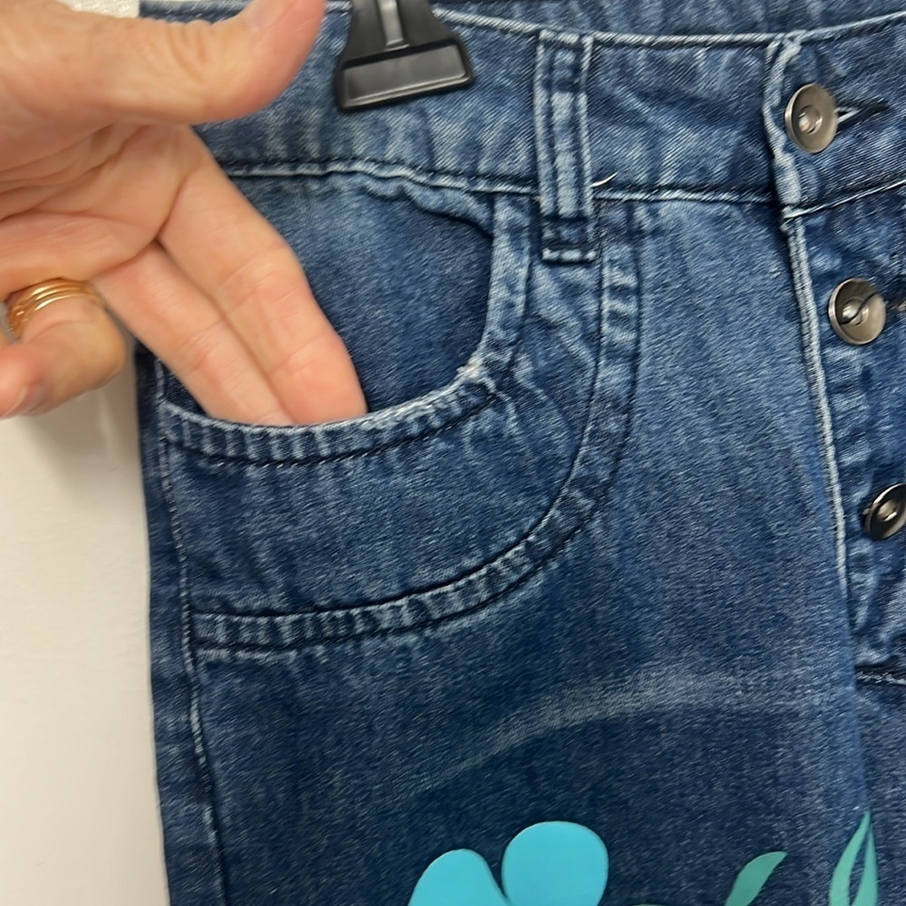 Painted capri jean’s, 4 pockets, button fly, Size S, painted on front only - Picture 3 of 10